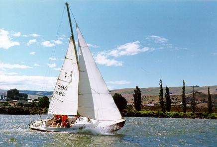 Sea Explorer Scouts Sailing Victory 21 #398 'Wasp' in Oregon